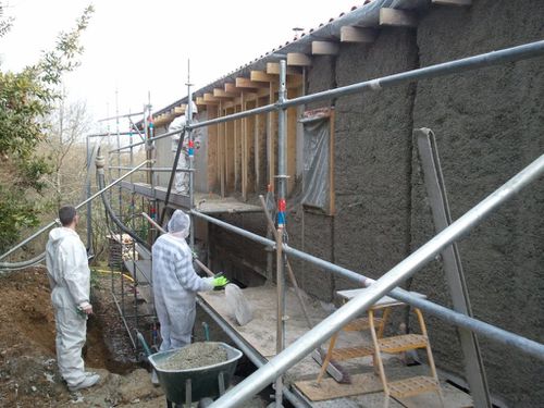 Application crépi par projection sur façade — NF DécorFaçade